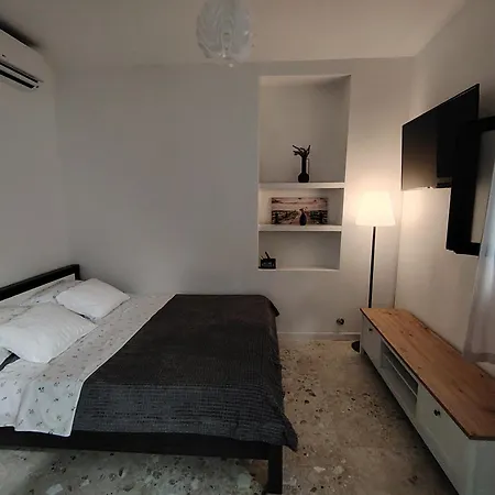 Πανσιόν Veli Varos *